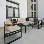 2Br Apartment Cfc Aura Living